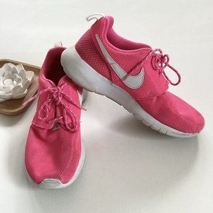Nike Pink Tennis Shoes